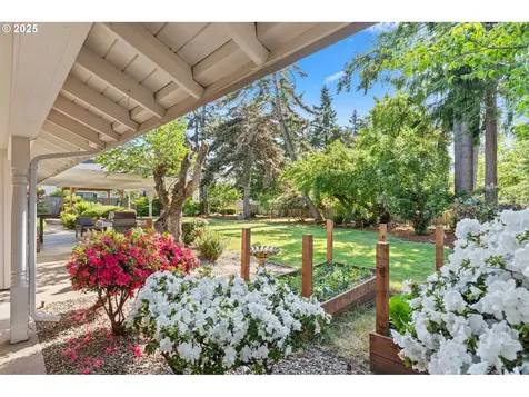 929 S River Road Cottage Grove OR 97424