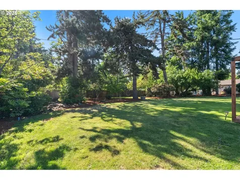 929 S River Road Cottage Grove OR 97424