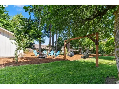 929 S River Road Cottage Grove OR 97424