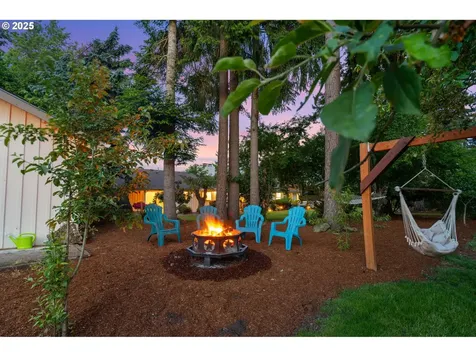 929 S River Road Cottage Grove OR 97424