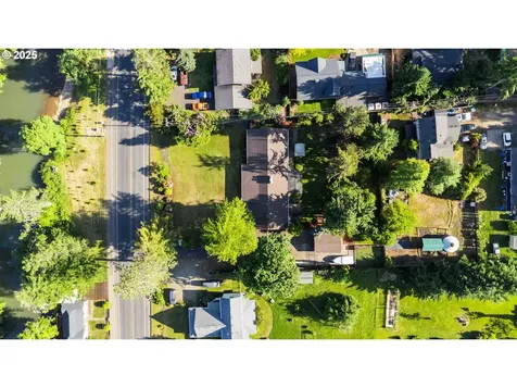 929 S River Road Cottage Grove OR 97424
