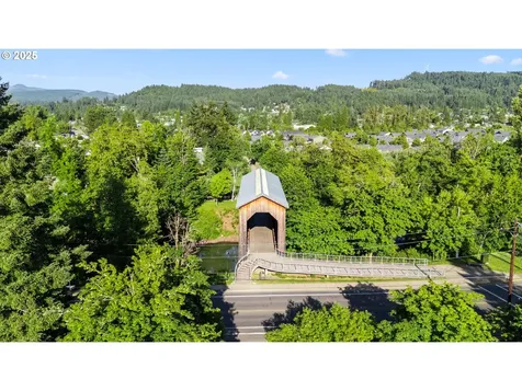 929 S River Road Cottage Grove OR 97424