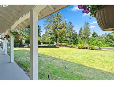 929 S River Road Cottage Grove OR 97424