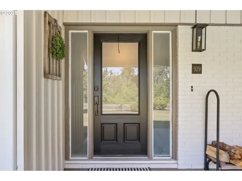 929 S River Road Cottage Grove OR 97424