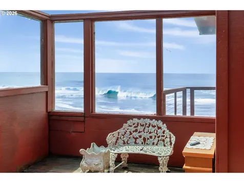 1923 NW Harbor Avenue Lincoln City OR 97367