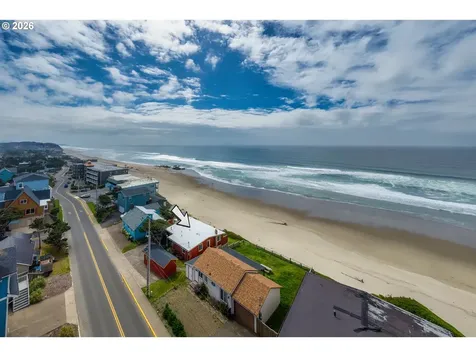 1923 NW Harbor Avenue Lincoln City OR 97367