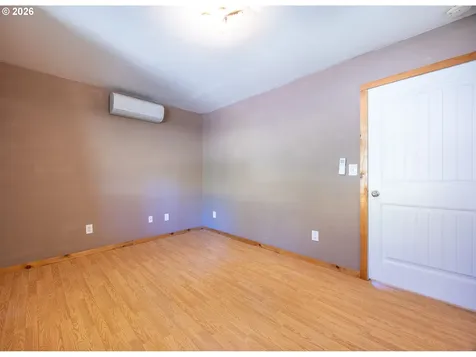 401 De Costa Lane Oakland OR 97462