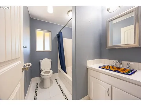 401 De Costa Lane Oakland OR 97462