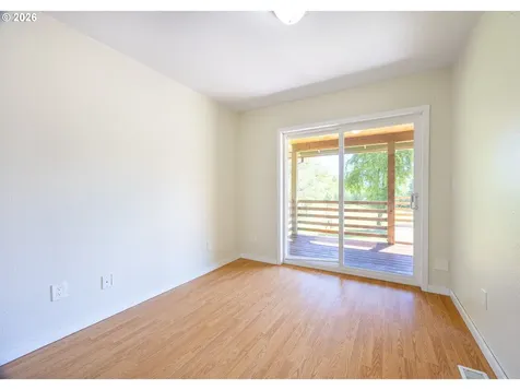 401 De Costa Lane Oakland OR 97462