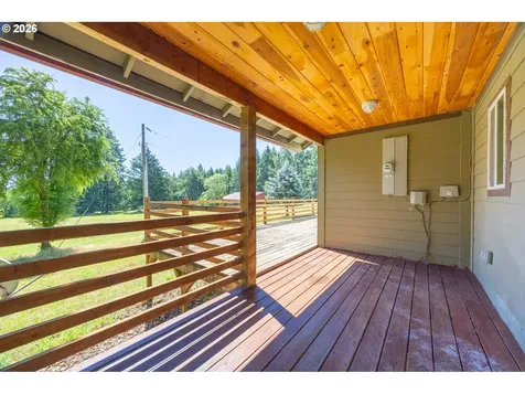401 De Costa Lane Oakland OR 97462