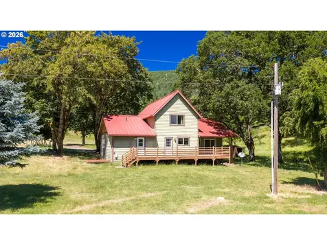 401 De Costa Lane Oakland OR 97462
