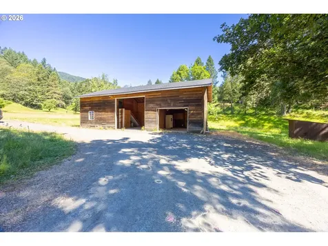 401 De Costa Lane Oakland OR 97462