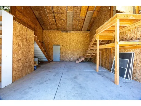 401 De Costa Lane Oakland OR 97462