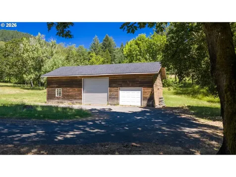 401 De Costa Lane Oakland OR 97462