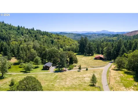 401 De Costa Lane Oakland OR 97462