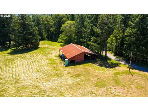 401 De Costa Lane Oakland OR 97462