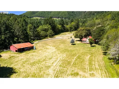 401 De Costa Lane Oakland OR 97462