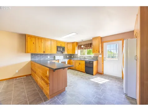 401 De Costa Lane Oakland OR 97462