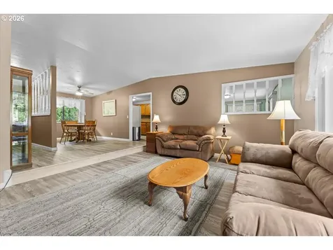 685 SW 20th Circle Troutdale OR 97060