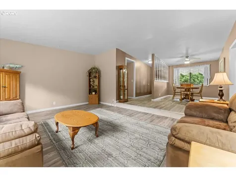 685 SW 20th Circle Troutdale OR 97060