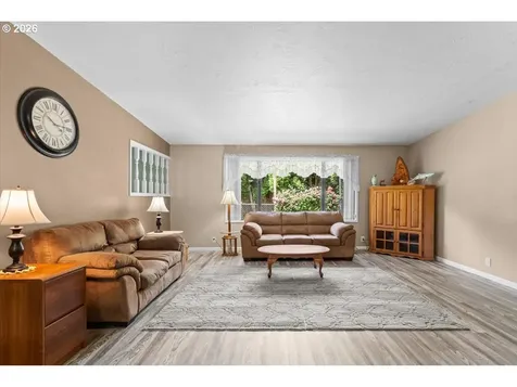 685 SW 20th Circle Troutdale OR 97060