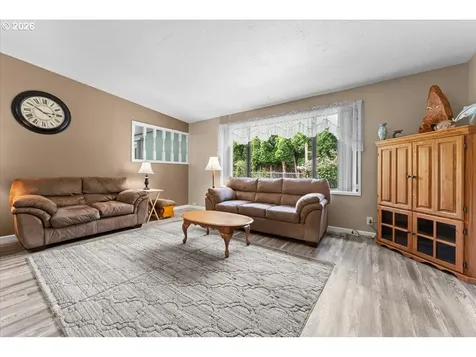 685 SW 20th Circle Troutdale OR 97060