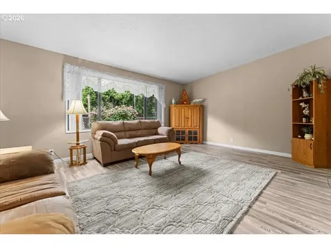 685 SW 20th Circle Troutdale OR 97060