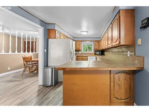 685 SW 20th Circle Troutdale OR 97060