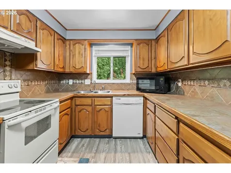 685 SW 20th Circle Troutdale OR 97060