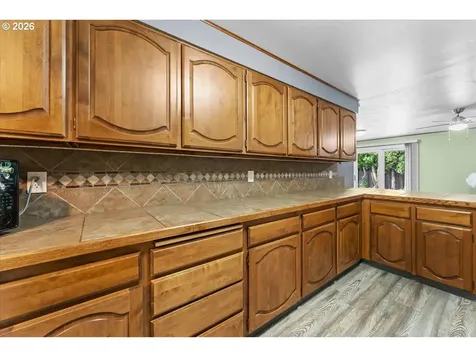685 SW 20th Circle Troutdale OR 97060