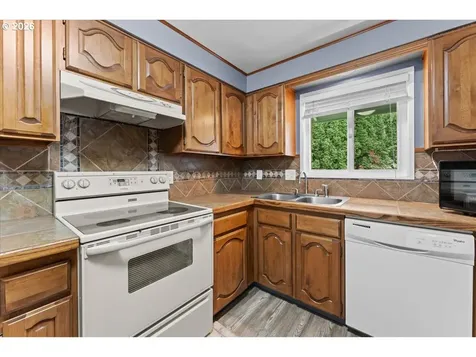 685 SW 20th Circle Troutdale OR 97060