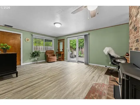 685 SW 20th Circle Troutdale OR 97060