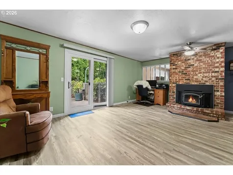 685 SW 20th Circle Troutdale OR 97060