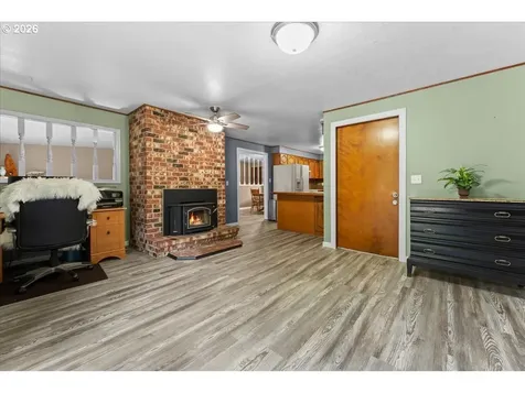 685 SW 20th Circle Troutdale OR 97060
