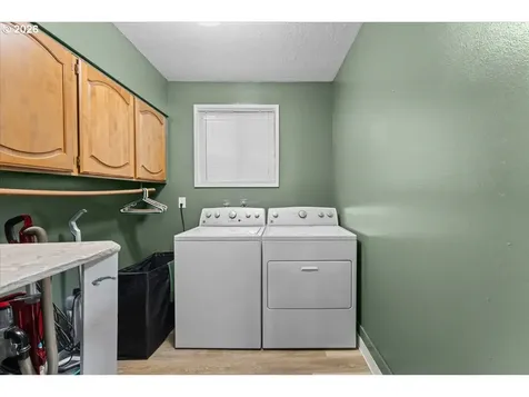 685 SW 20th Circle Troutdale OR 97060