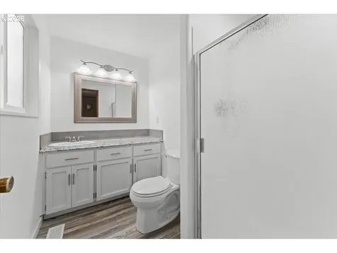 685 SW 20th Circle Troutdale OR 97060