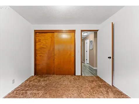 685 SW 20th Circle Troutdale OR 97060
