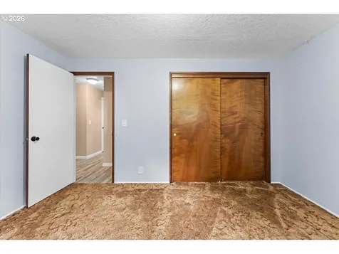 685 SW 20th Circle Troutdale OR 97060