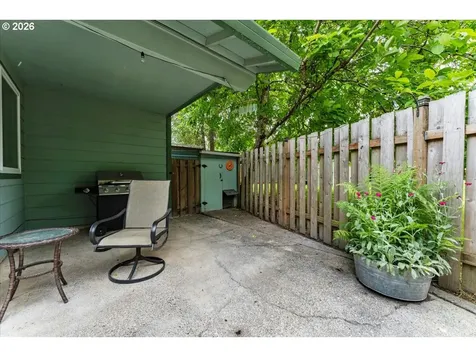 685 SW 20th Circle Troutdale OR 97060