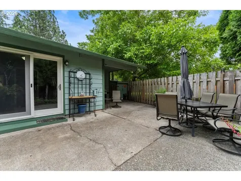 685 SW 20th Circle Troutdale OR 97060