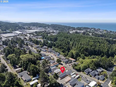 333 SE Oar Avenue Lincoln City OR 97367