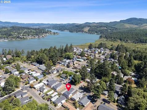 333 SE Oar Avenue Lincoln City OR 97367