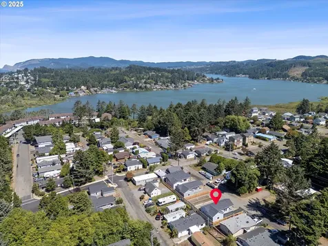 333 SE Oar Avenue Lincoln City OR 97367