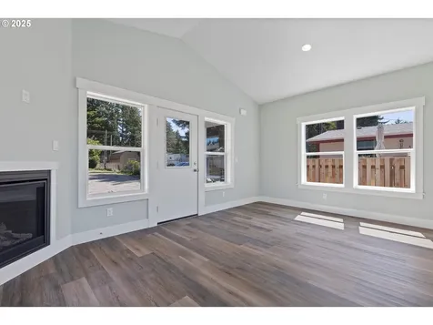 333 SE Oar Avenue Lincoln City OR 97367