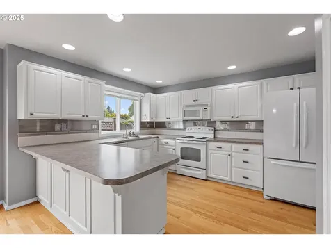 672 Merlot Avenue NE Keizer OR 97303