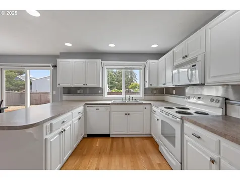 672 Merlot Avenue NE Keizer OR 97303