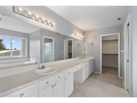 672 Merlot Avenue NE Keizer OR 97303