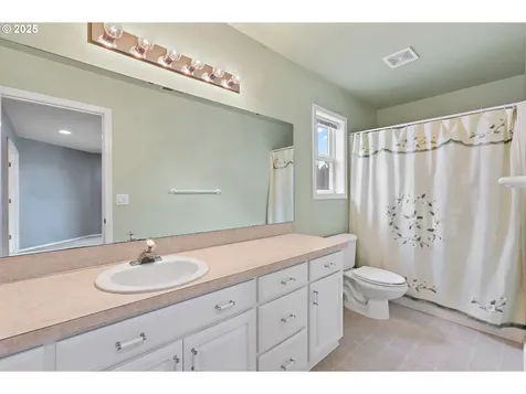 672 Merlot Avenue NE Keizer OR 97303
