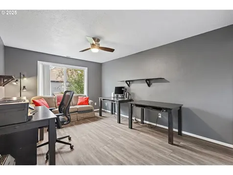 672 Merlot Avenue NE Keizer OR 97303