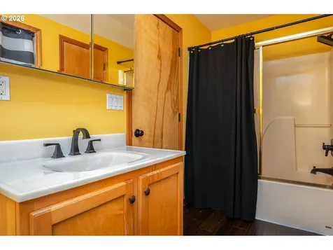 8265 N Fiske Avenue Portland OR 97203
